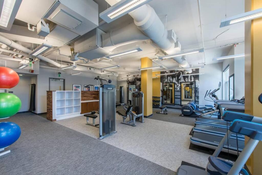Wonderful 2Br Apartment At Crystal City Arlington Exterior photo