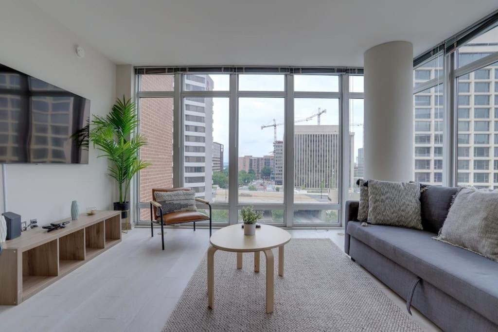 Wonderful 2Br Apartment At Crystal City Arlington Exterior photo