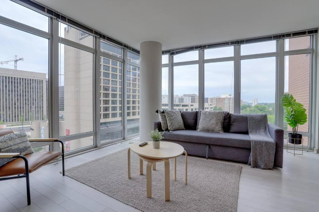 Wonderful 2Br Apartment At Crystal City Arlington Exterior photo