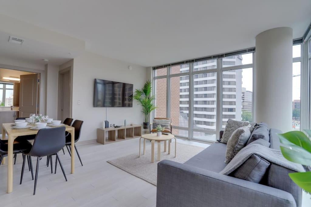 Wonderful 2Br Apartment At Crystal City Arlington Exterior photo