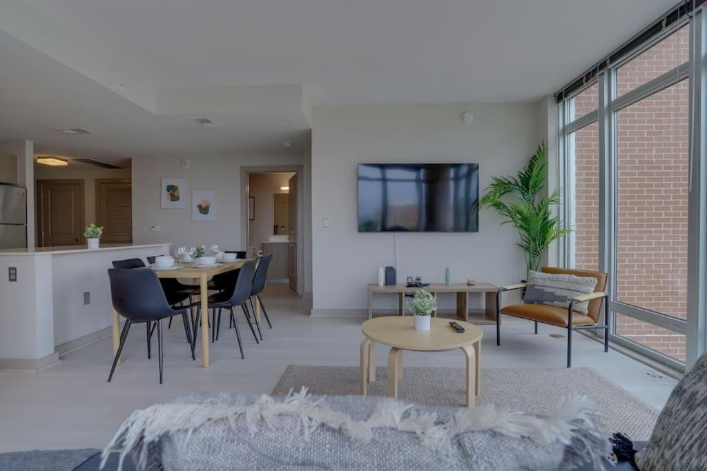 Wonderful 2Br Apartment At Crystal City Arlington Exterior photo