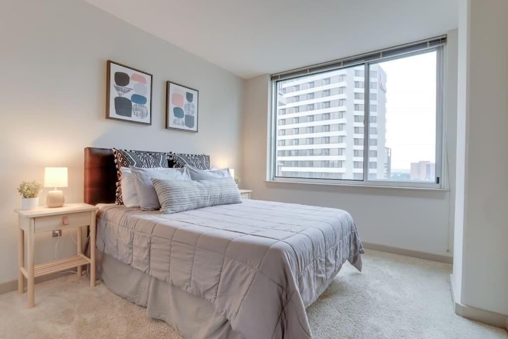Wonderful 2Br Apartment At Crystal City Arlington Exterior photo