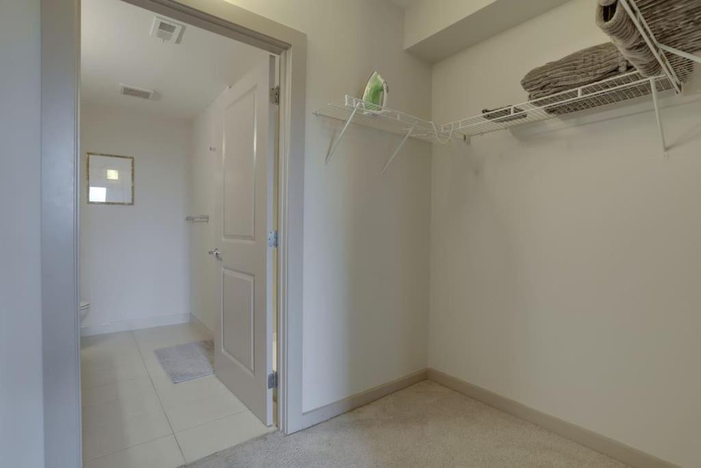 Wonderful 2Br Apartment At Crystal City Arlington Exterior photo