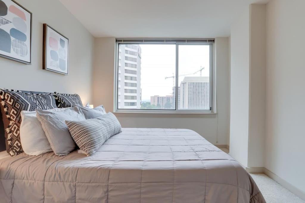 Wonderful 2Br Apartment At Crystal City Arlington Exterior photo