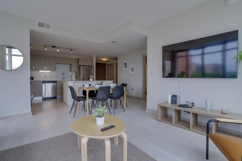 Wonderful 2Br Apartment At Crystal City Arlington Exterior photo